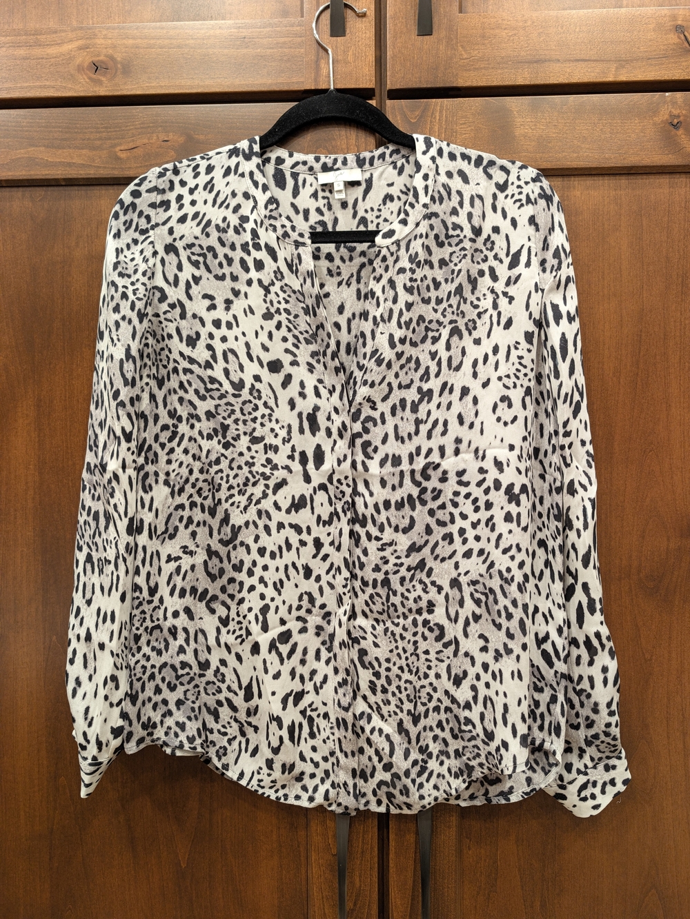 Joie Womens Black and White Animal Print Blouse Slik Hidden Buttons Size Small